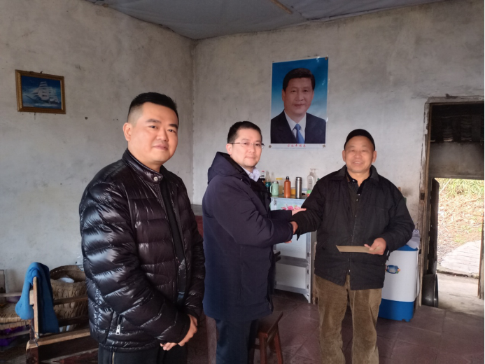 院党支部扶贫慰问