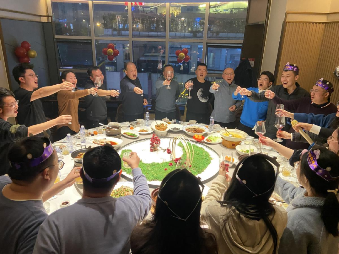 同聚共欢 乐庆生辰 成都分院第四季度职工生日宴会温馨举行